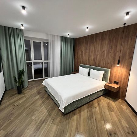 Люкс Апартаменти Район Автовокзалу В Жкарена Та Жк Great House Поблизу Обласноі Лікарні Rivne Buitenkant foto
