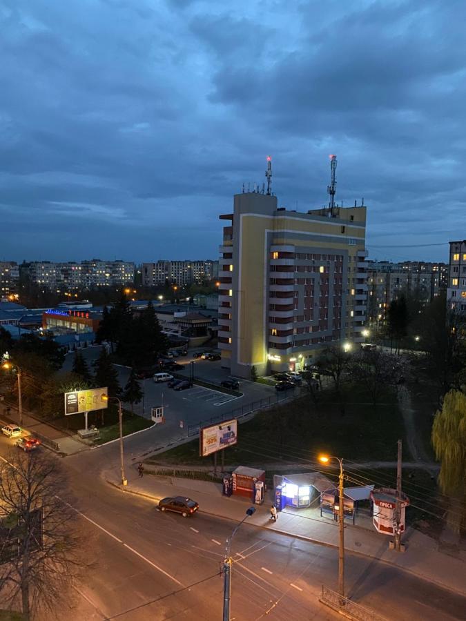 Люкс Апартаменти Район Автовокзалу В Жкарена Та Жк Great House Поблизу Обласноі Лікарні Rivne Buitenkant foto