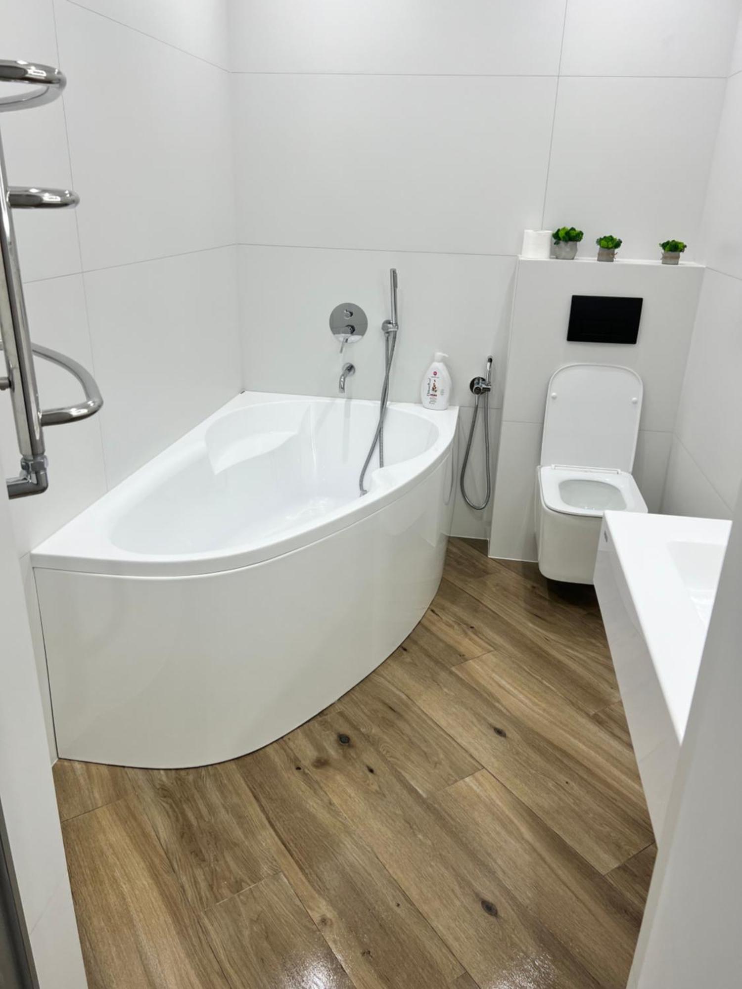 Люкс Апартаменти Район Автовокзалу В Жкарена Та Жк Great House Поблизу Обласноі Лікарні Rivne Buitenkant foto