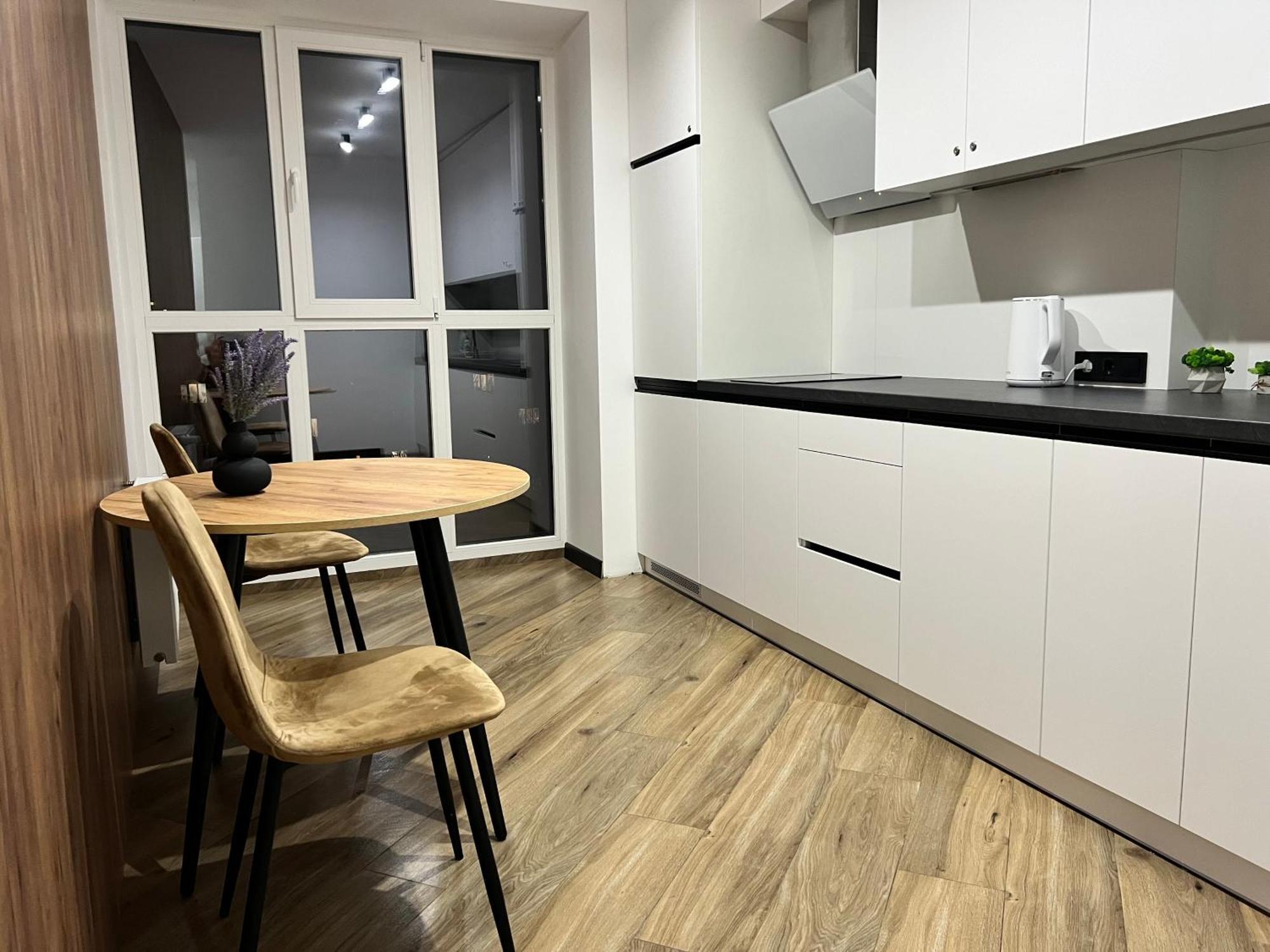 Люкс Апартаменти Район Автовокзалу В Жкарена Та Жк Great House Поблизу Обласноі Лікарні Rivne Buitenkant foto