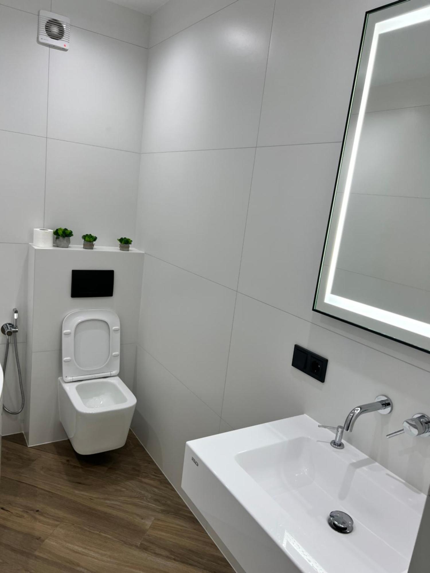 Люкс Апартаменти Район Автовокзалу В Жкарена Та Жк Great House Поблизу Обласноі Лікарні Rivne Buitenkant foto