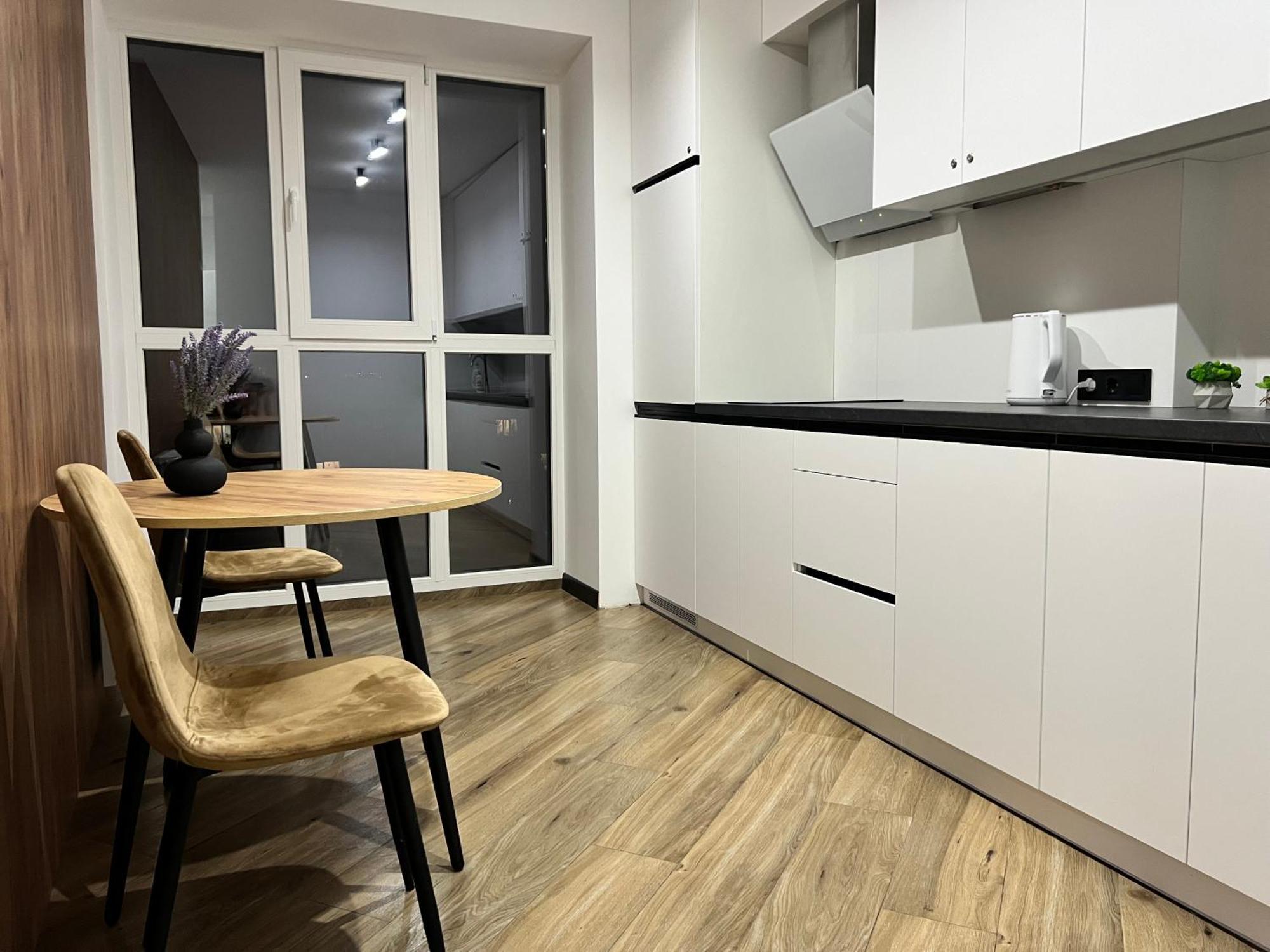Люкс Апартаменти Район Автовокзалу В Жкарена Та Жк Great House Поблизу Обласноі Лікарні Rivne Buitenkant foto