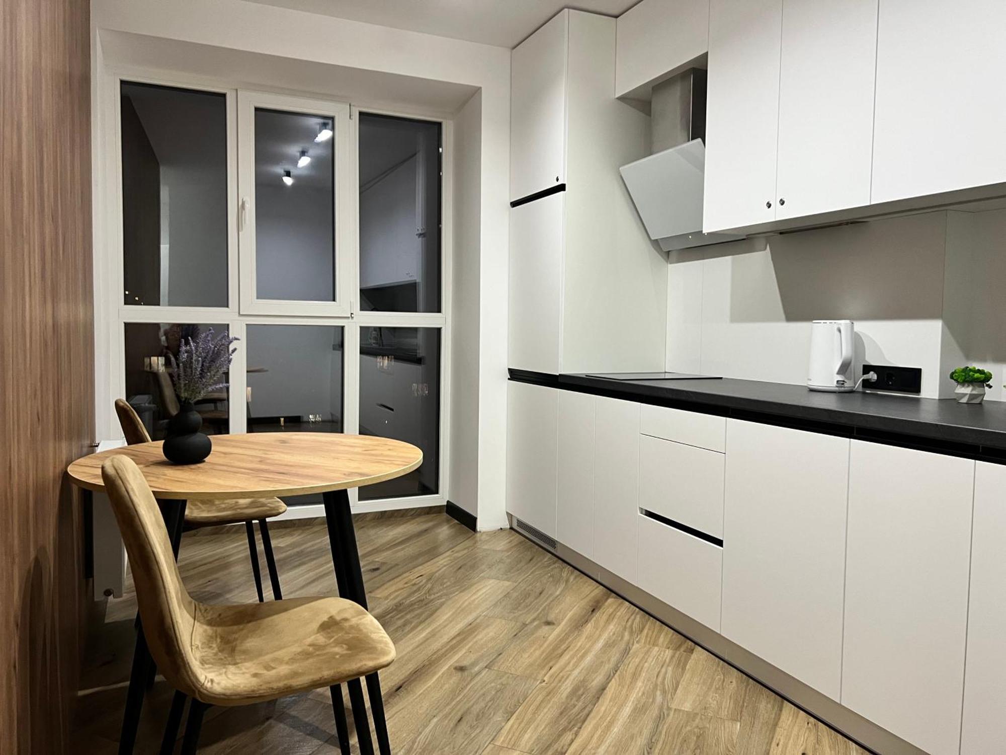 Люкс Апартаменти Район Автовокзалу В Жкарена Та Жк Great House Поблизу Обласноі Лікарні Rivne Buitenkant foto