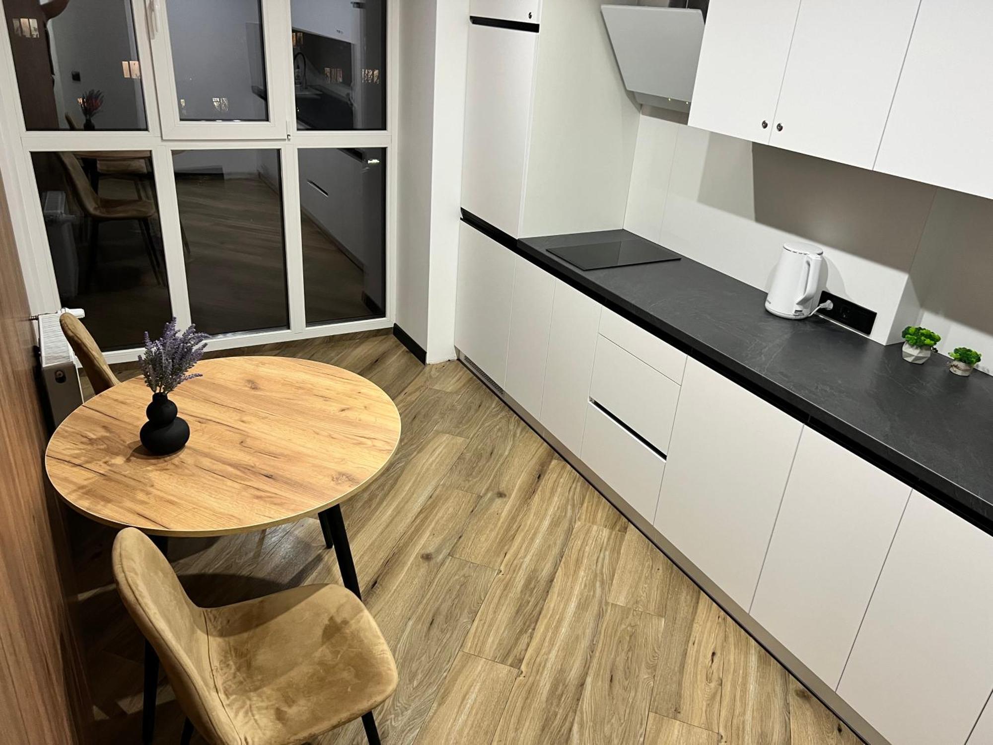 Люкс Апартаменти Район Автовокзалу В Жкарена Та Жк Great House Поблизу Обласноі Лікарні Rivne Buitenkant foto